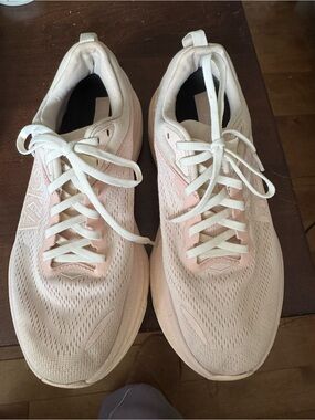 HOKA Bondi 8. Pale Pink. Size 9.